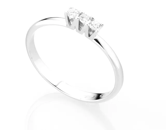 Anello Trilogy Diamonds Luxury con 3 Diamanti 0.14ct in oro bianco 18kt