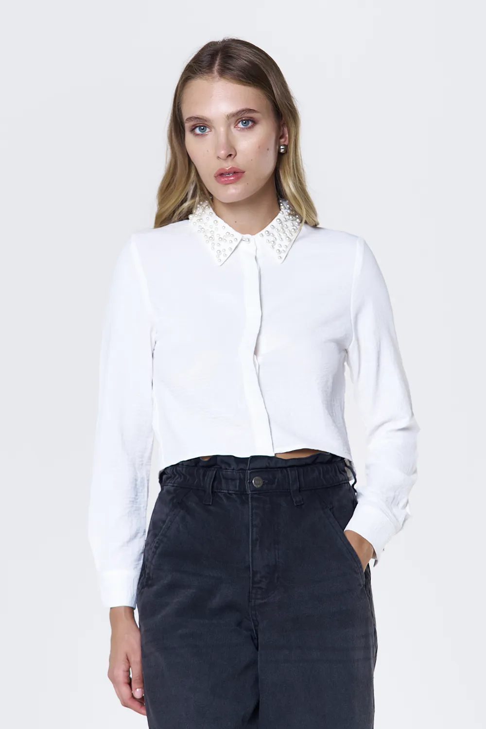 Camicia crop collo perle