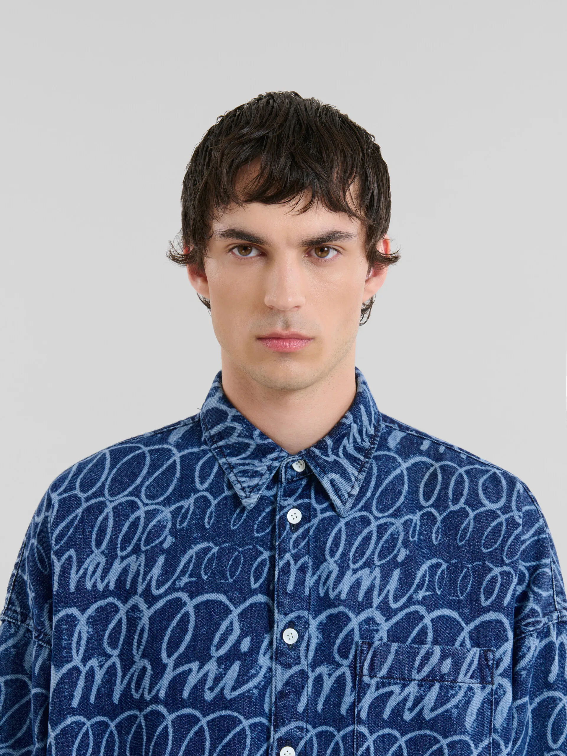 Camicia in denim blu con motivo Scribble Marni scolorito