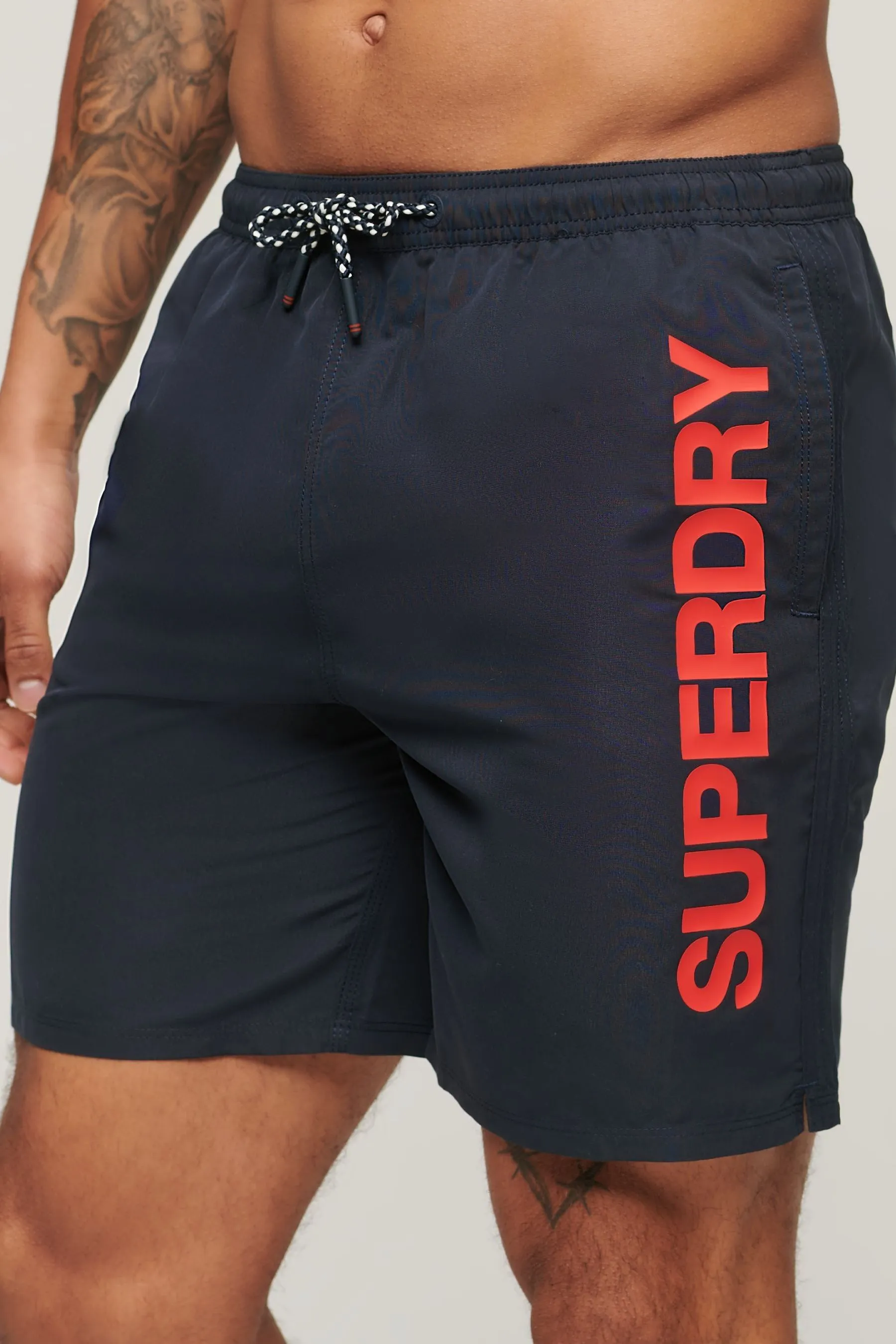 Superdry Sport - Shorts da bagno da 17