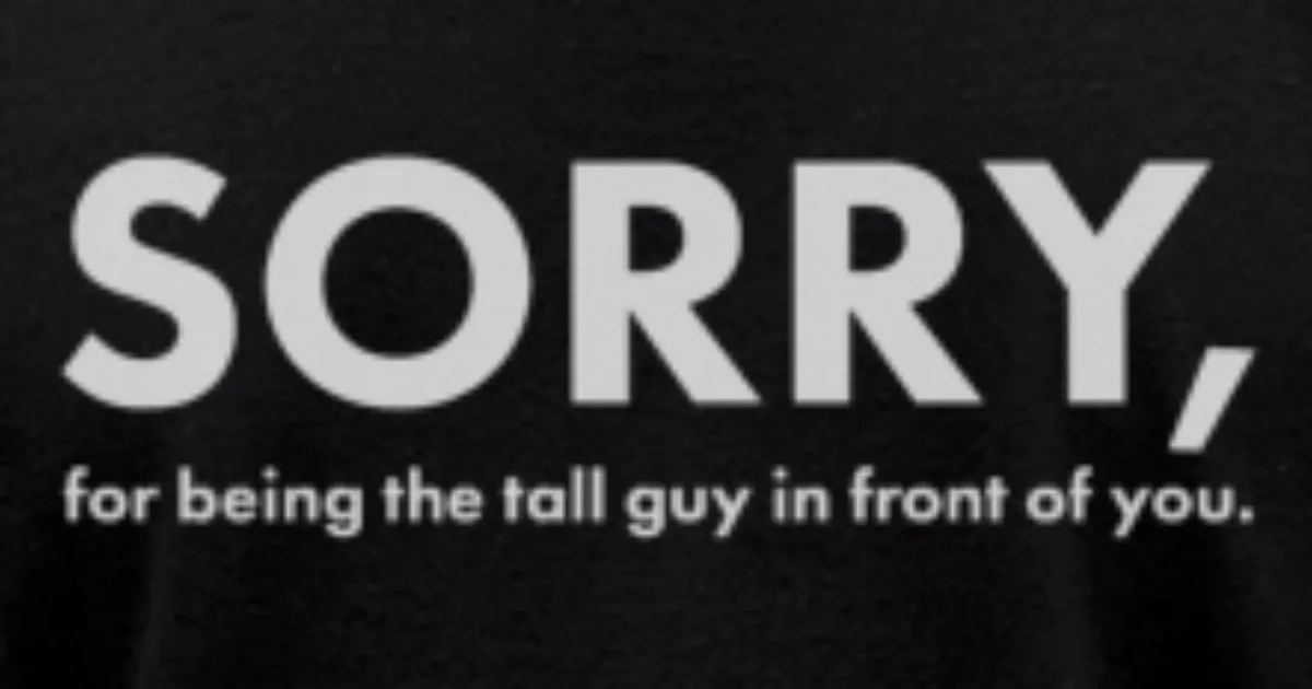 'Tall Person: Sorry for being the tall guy in front' Maglietta uomo 